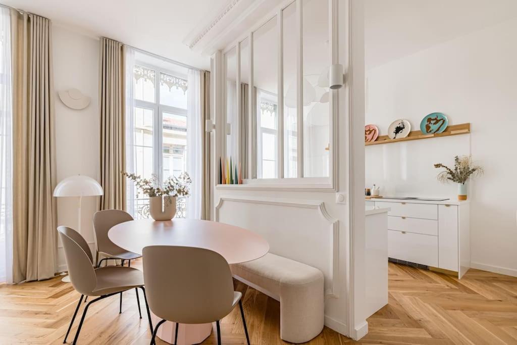 Beige Hospitalite - Apotheose Luxueux- 3 Chambres - Parking Prive Saint-Etienne  Exterior photo